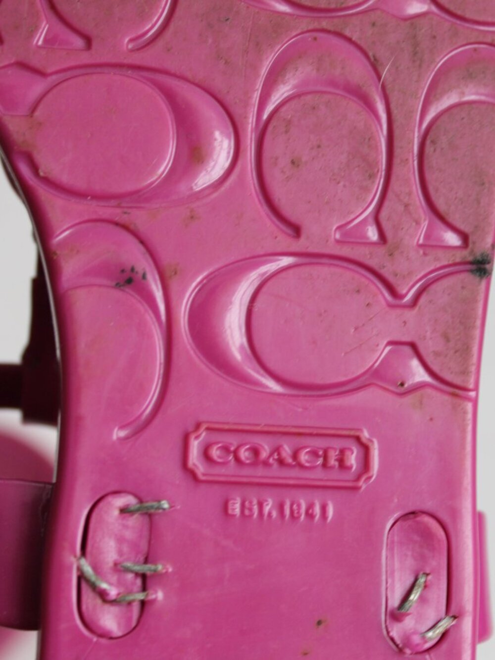 Coach Jelly Pink Pier Classic Gold Turnlock Accent Thong Sandals Size 6 - Picture 6 of 6